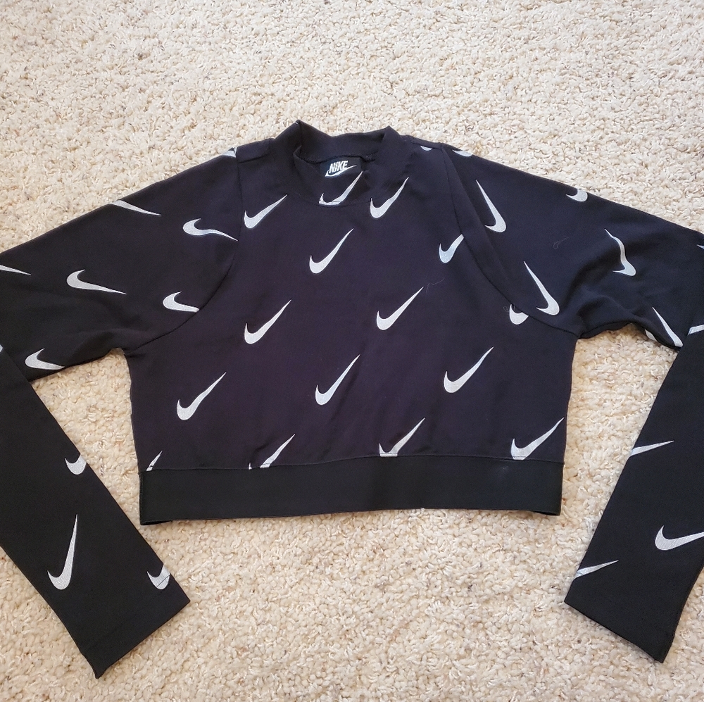Nike crop work out top
